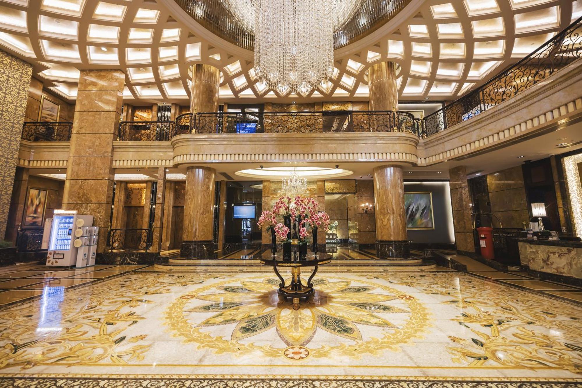 Chateau Star River Pudong Hotel 5*